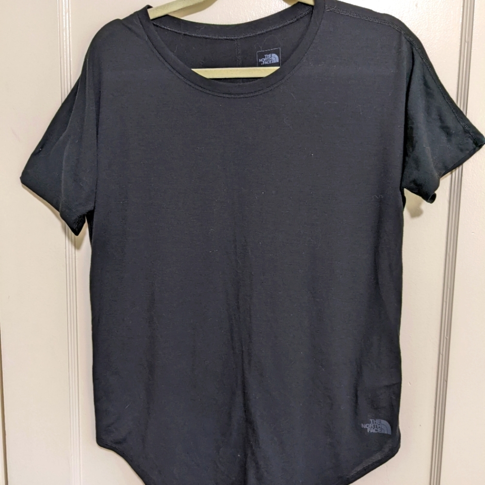The North Face Women's Flashdry Workout T-Shirt, Black Size Medium